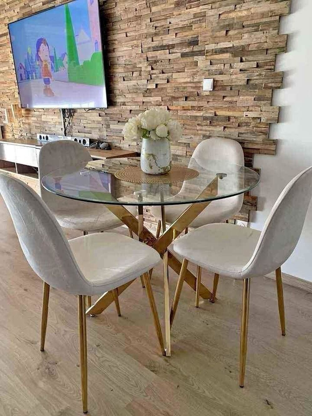 4 chaises avec table a manger prix neuf Meubles