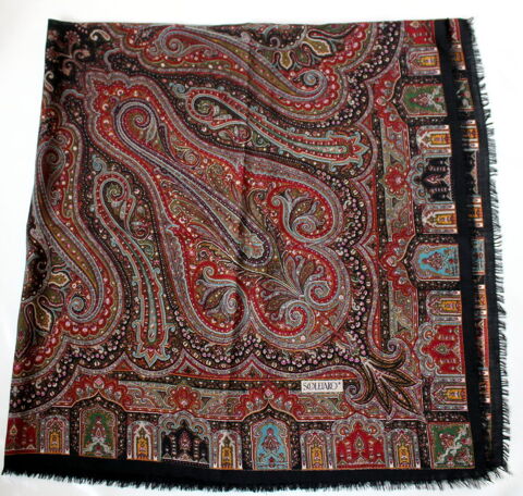 Châle, foulard motifs cachemire SOULEIADO
150 x 150 cm
90 Issy-les-Moulineaux (92)