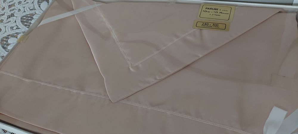 Parure de draps en satin neuve Décoration