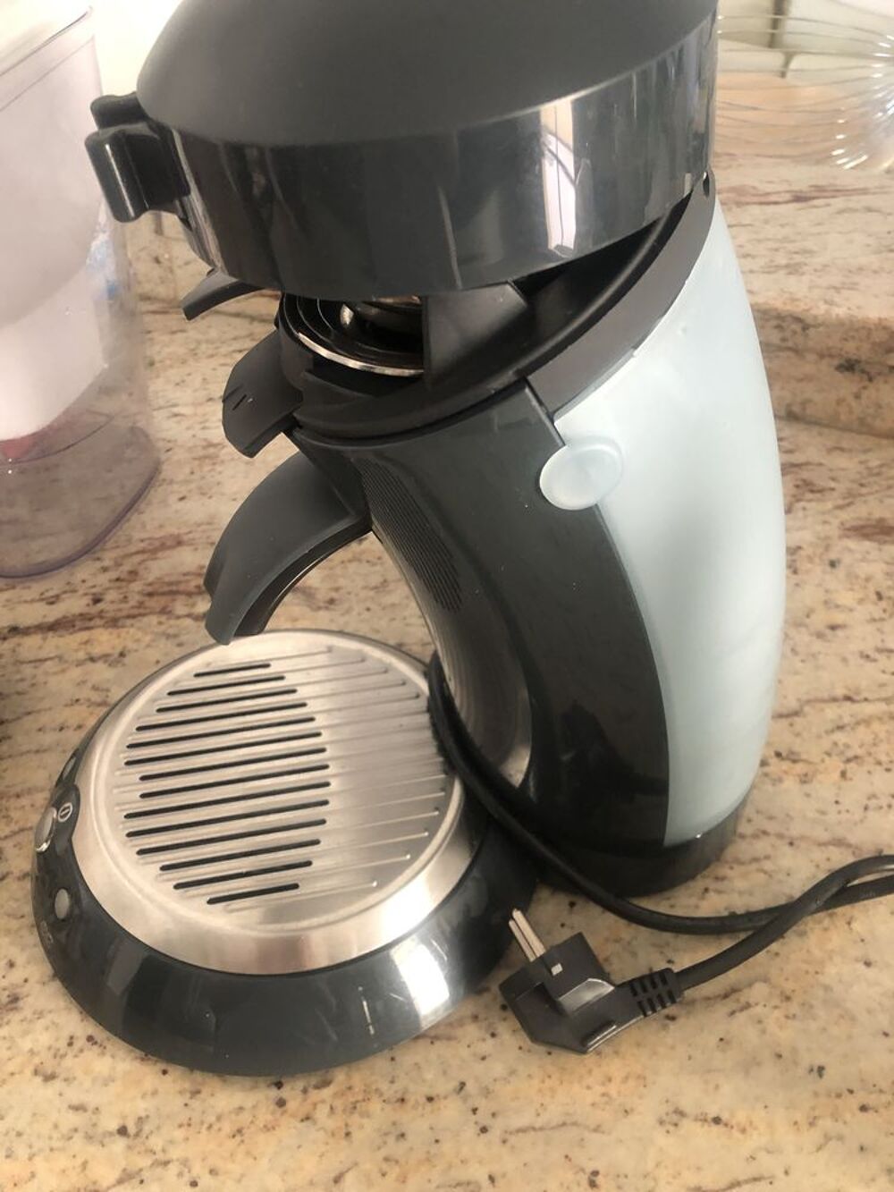 machine &agrave; caf&eacute; senseo de Philips . En tr&egrave;s bon &eacute;tat .
Electroménager