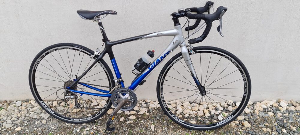 V&eacute;lo GIANT SCR A1, 9Kg en tr&egrave;s bon &eacute;tat. peu de kilom&egrave;tres Vélos