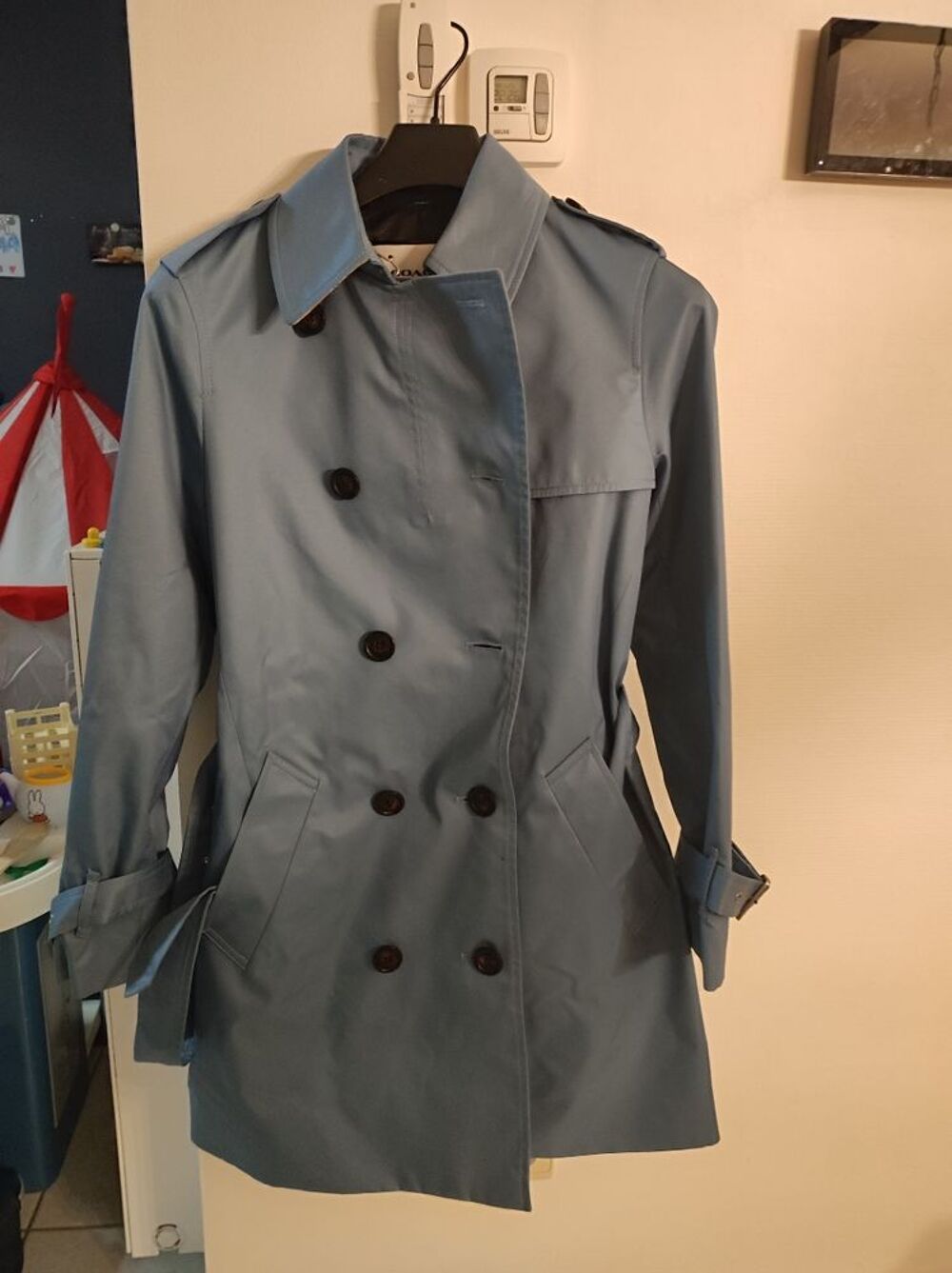 Trench coat COACH original bleu, compl&egrave;tement neuf. avec &eacute;tiquette. Vtements