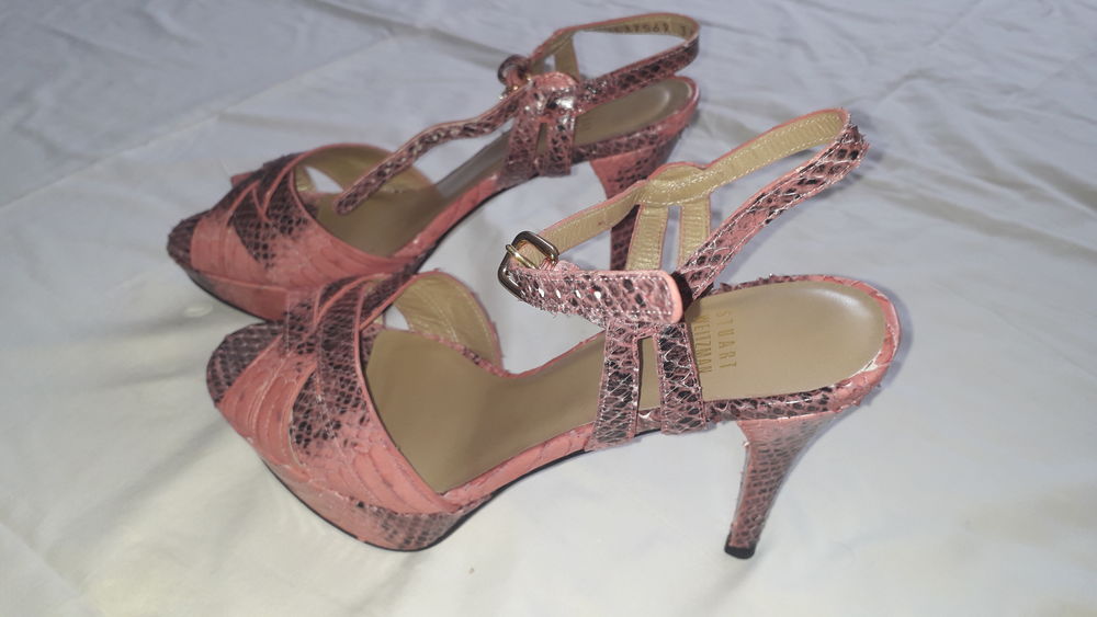 Chaussures femme STUART WEITZMAN 37,5 NEUVES
Chaussures