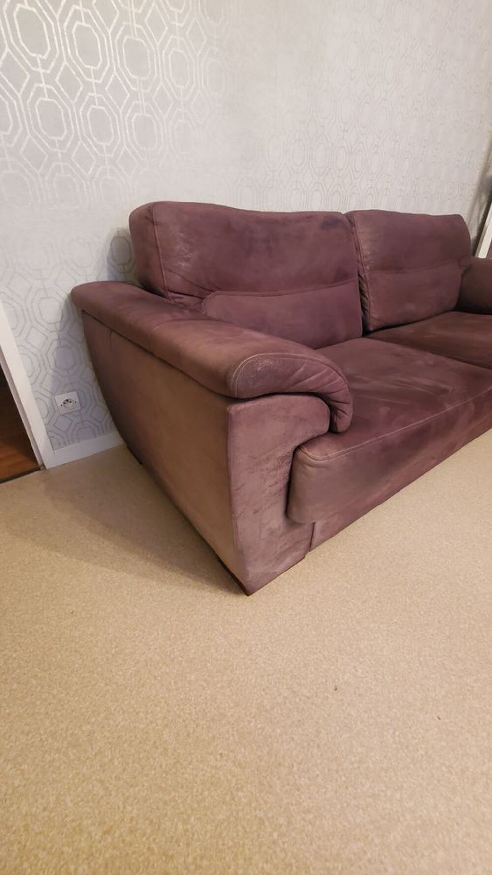 CANAPE 3 places
Marron fonc&eacute; 
Meubles