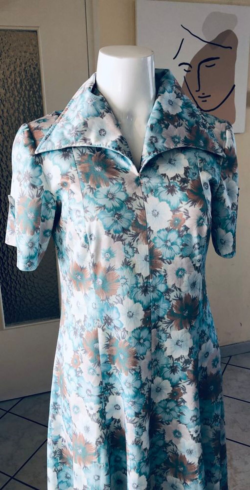 Robe vintage style ann&eacute;e 70 col pelle &agrave; tarte Vtements