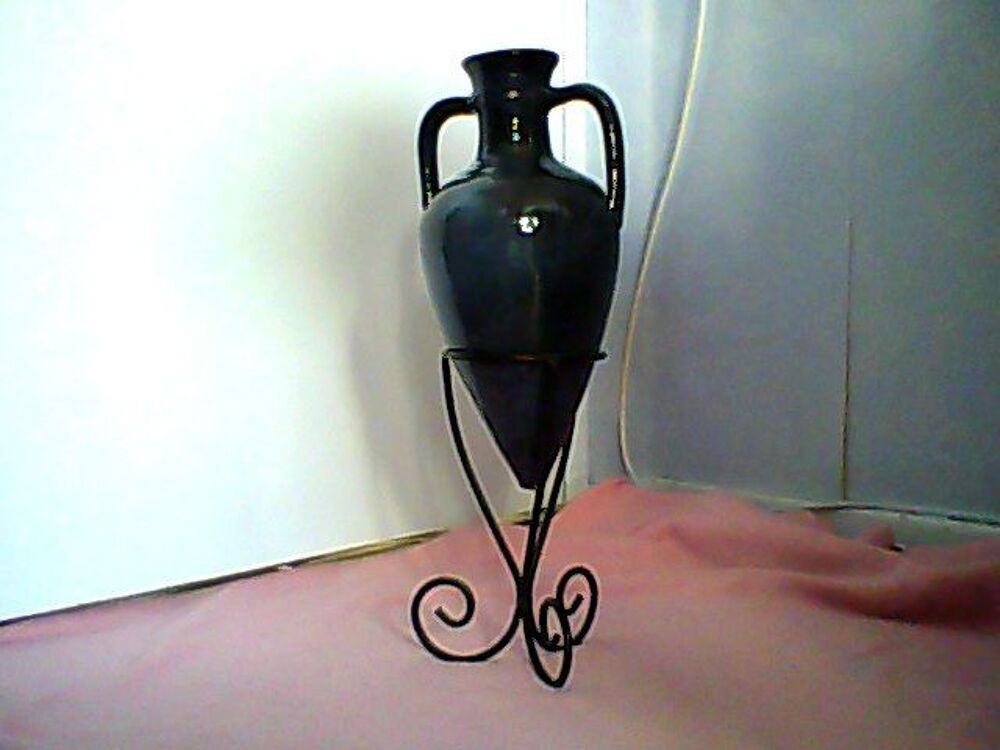 Vase soliflore, fer forg&eacute; bleu fonc&eacute; Décoration