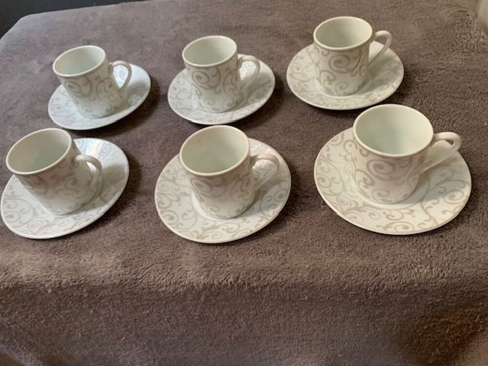 Tasses avec sous tasses Cuisine