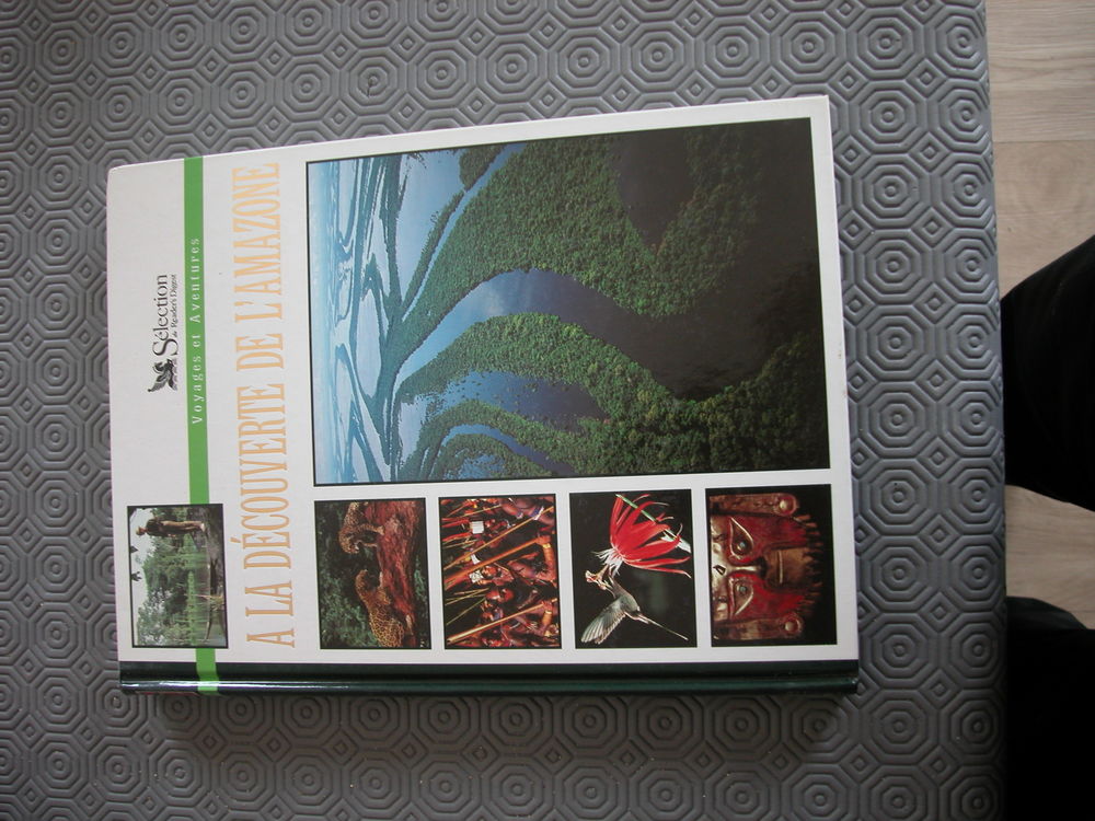 Biblioth&egrave;que compos&eacute; d'ouvrages divers en parfait &eacute;tat Livres et BD