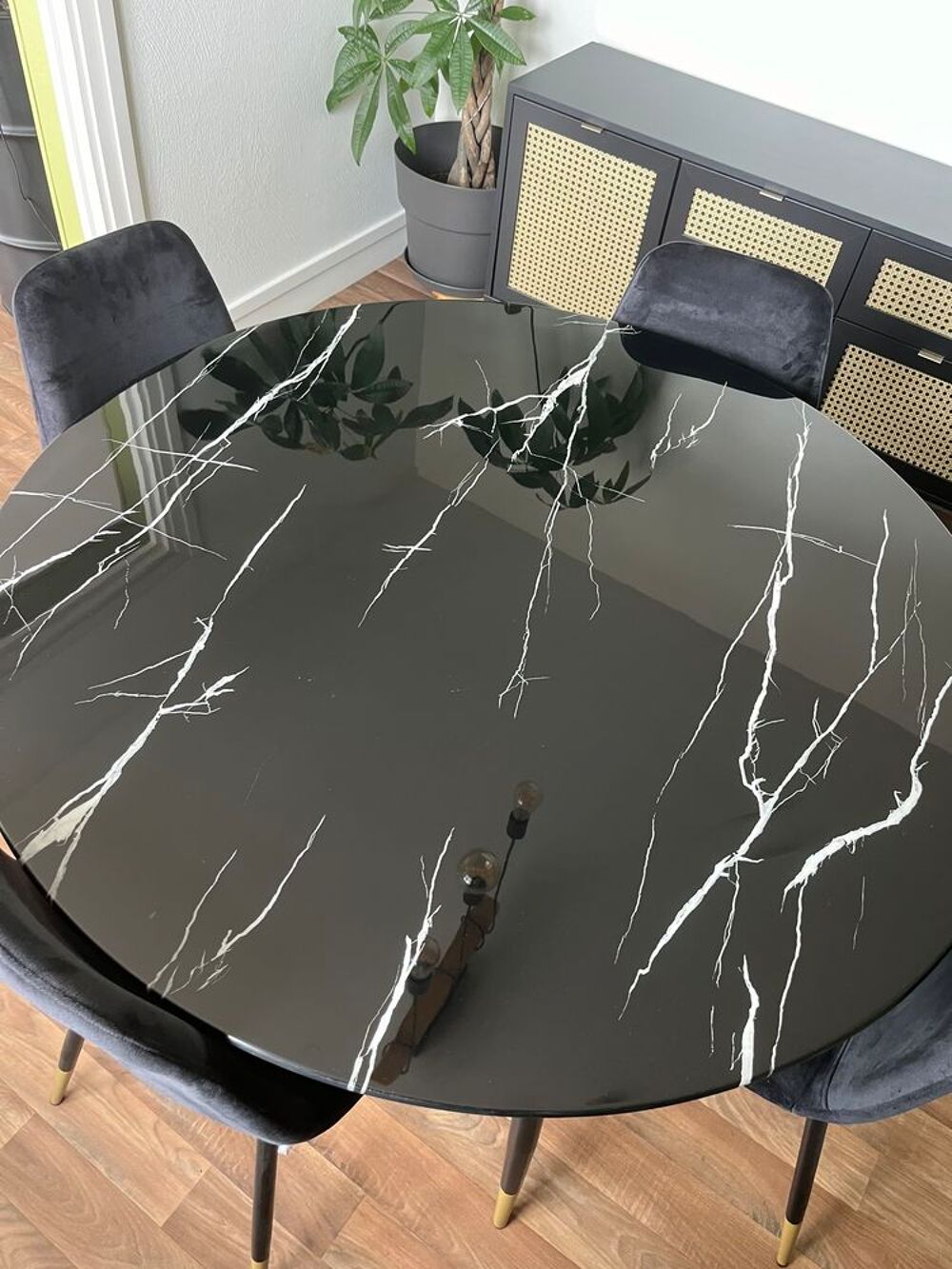 Table de salle &agrave; manger avec 4 chaises Meubles