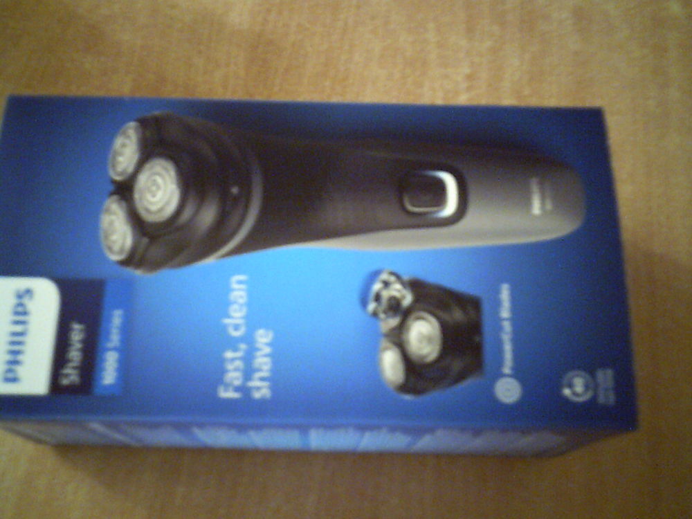 un rasoir philips 3 t&eacute;tes neuves Electroménager