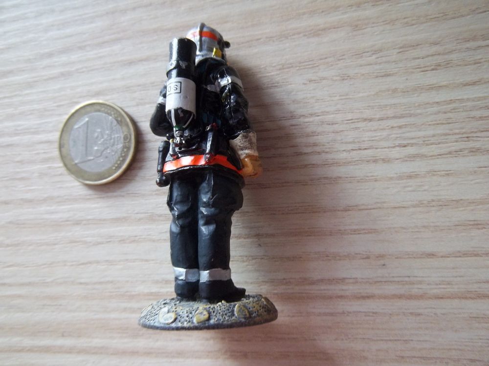 figurine plomb Sapeur Pompier tenue feu 2002 -116 grs 