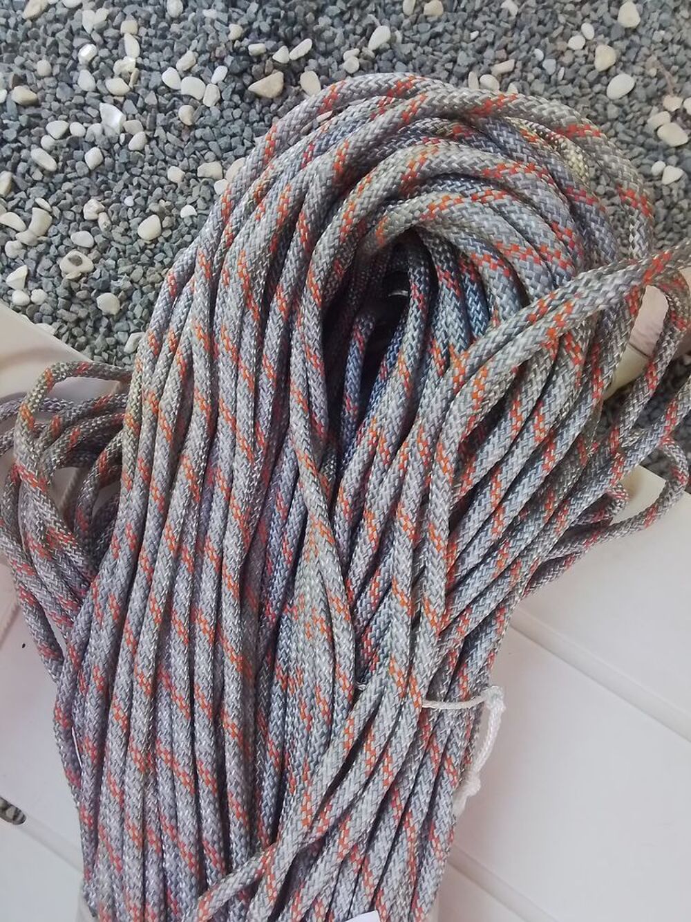 Corde diam&egrave;tre 6 mm pr&eacute; &eacute;tir&eacute;e 100 m&egrave;tres 
Bricolage