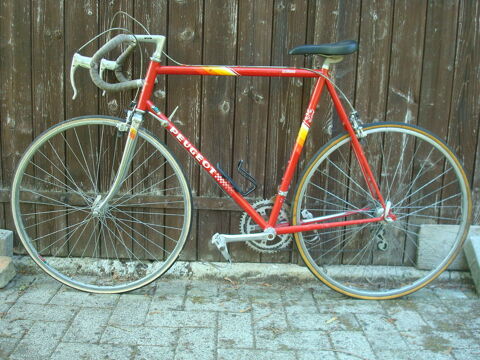 V�lo course PEUGEOT Type Ventoux rouge 12 vitesses 79 Tra�nou (45)