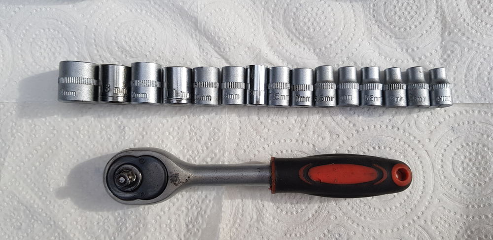 Jeu de cl&eacute; &agrave; cliquet complet + douilles 4 &agrave; 22 mm - m&eacute;ca Bricolage