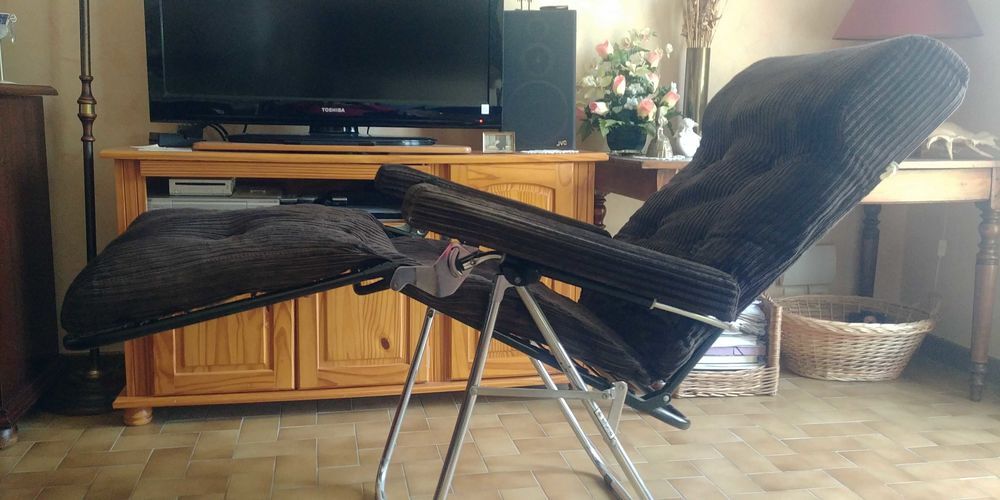 Fauteuil Relax Velours Marron en tr&egrave;s bon &eacute;tat 55€ . A venir chercher sur place, j'accepte que du liquide. Meubles