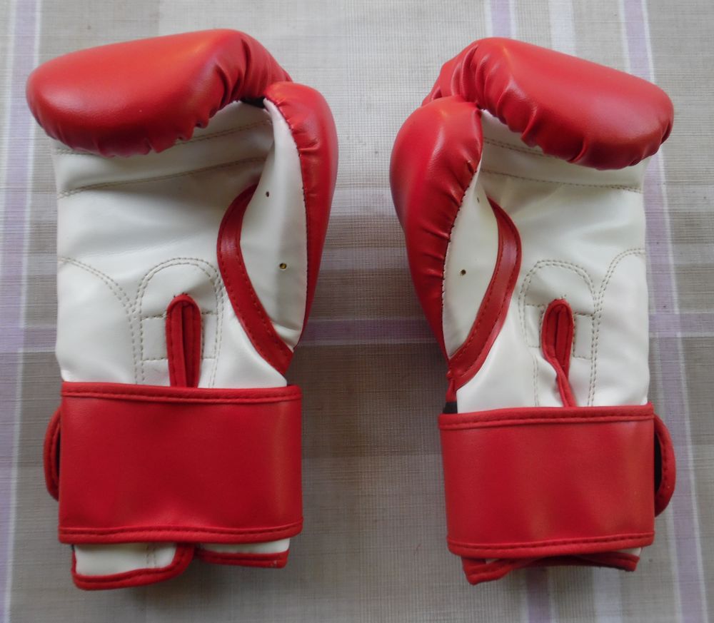 Gants de boxe enfant 6/8 ans Karioka rio 4 0Z bon &eacute;tat Sports