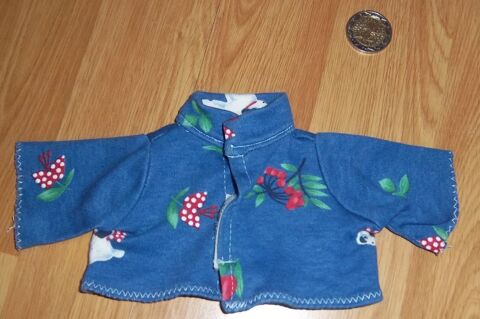Gilet pour poup�e motif sur fond bleu 1 Colombier-Fontaine (25)