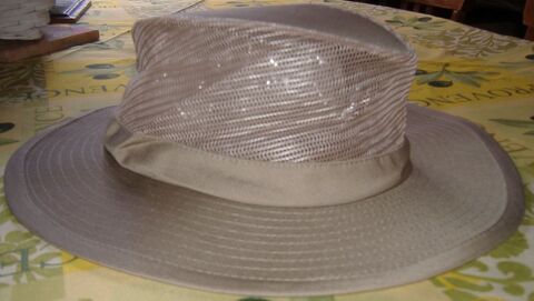 Chapeau en toile - NEUF - 20 Clermont-Ferrand (63)