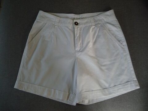Short blanc 2 poches taille 38- Neuf 10 Celles-sur-Belle (79)