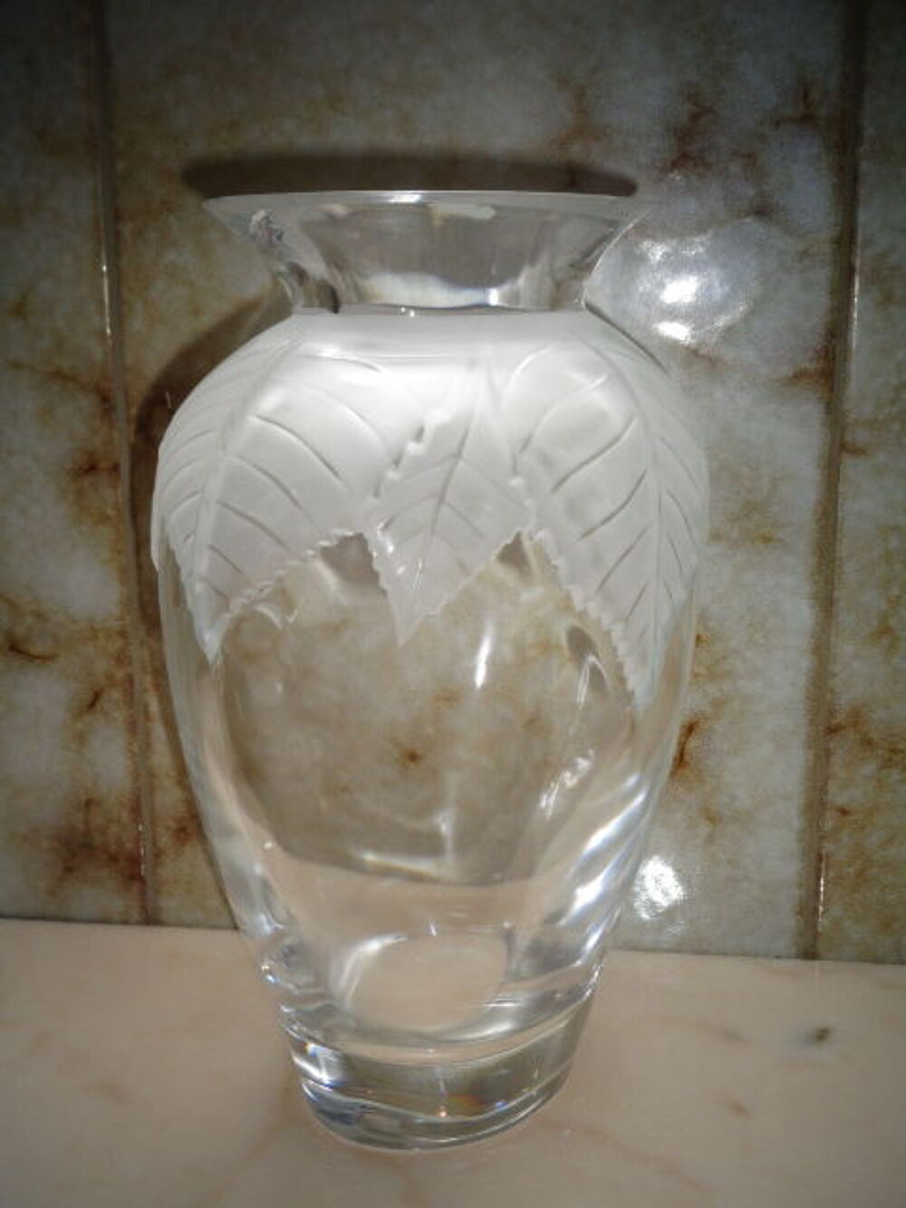 Neuf - Vase cristal motifs Feuilles -- Cristallerie de Haute Décoration