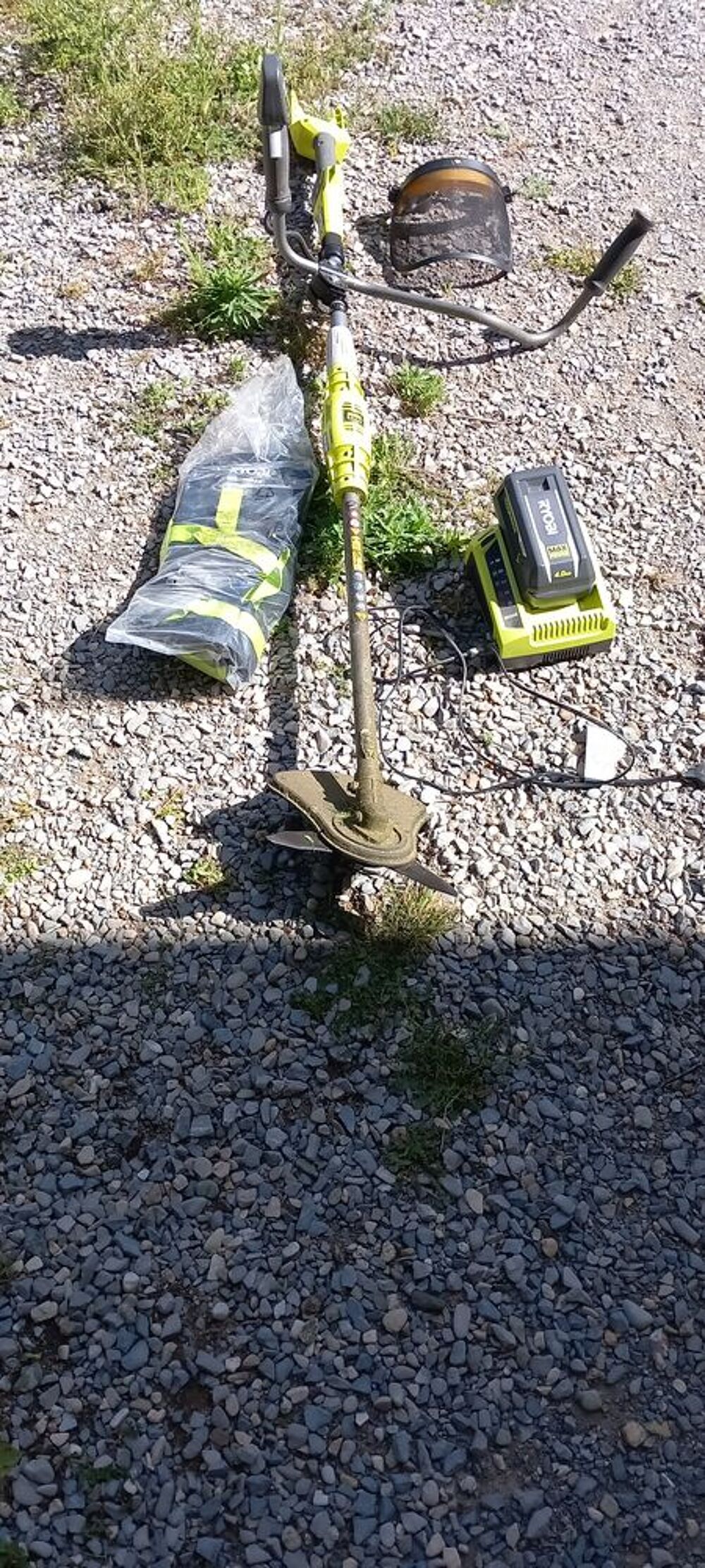 D&eacute;broussailleuse 36V Jardin