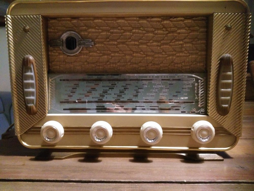 Poste radio des ann&eacute;es 60 