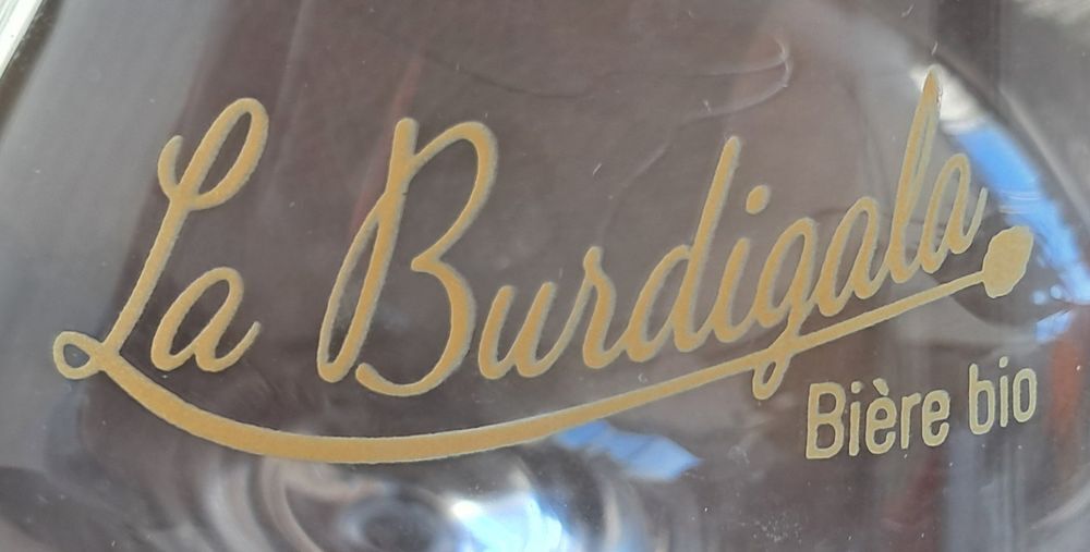 verre &agrave; pied en cristal bi&egrave;re bio la Burdigala 