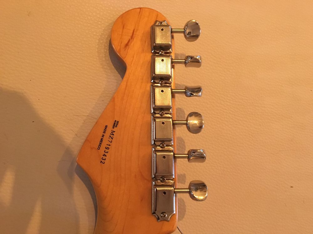 Strato caster 50?s &eacute;tat neuf tr&egrave;s peu servie Instruments de musique