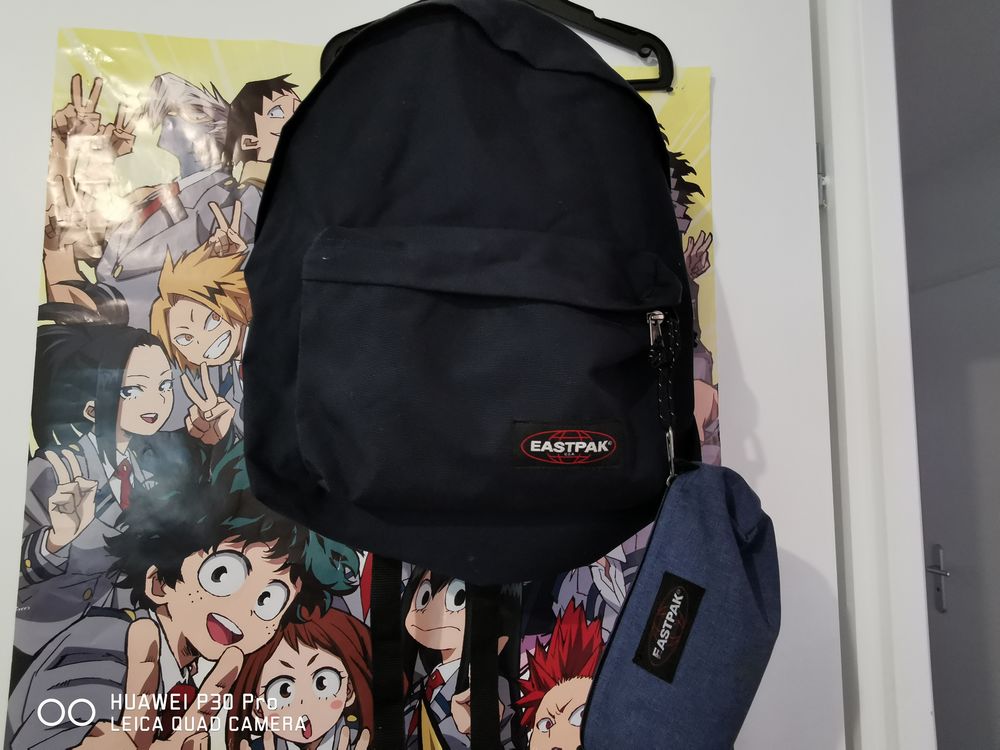 sac avec sa trousse eastpak 40euros Maroquinerie