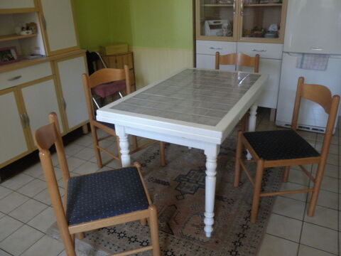 table + 4 chaises de cuisine
100 Harskirchen (67)