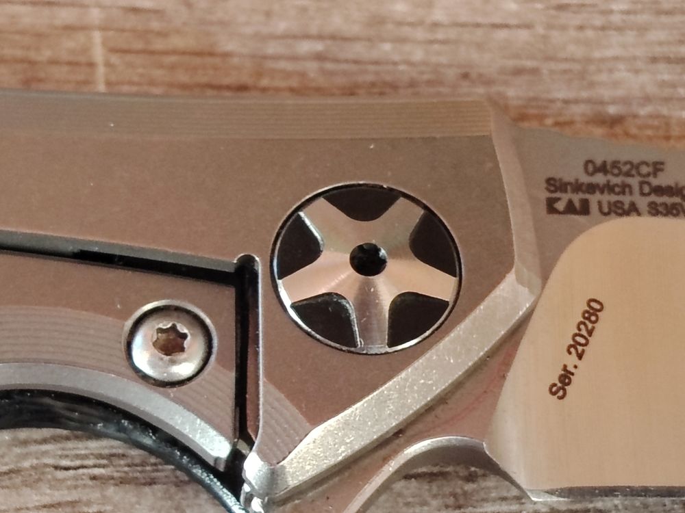 Zero Tolerance ZT0452CF Sinkevich Carbone/Titane 