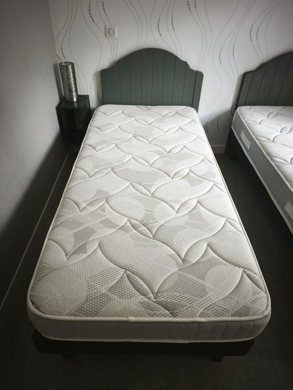 Lot de 2 lits simples avec matelas Meubles
