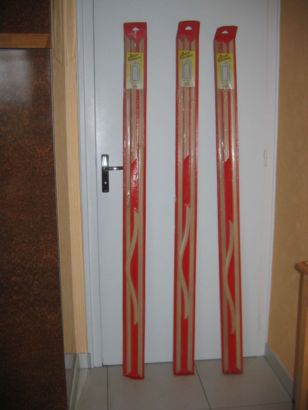 3 Lots Moulures NEUVES Bois pour Portes. Bricolage