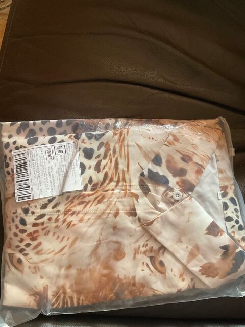 Belle Tunique  satin�e bouton devant  26 Six-Fours-les-Plages (83)