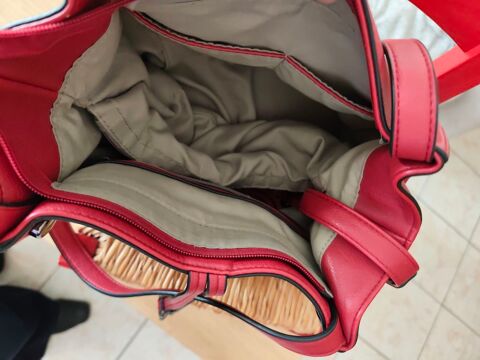 Sac a main bordeaux  20 Onzain (41)