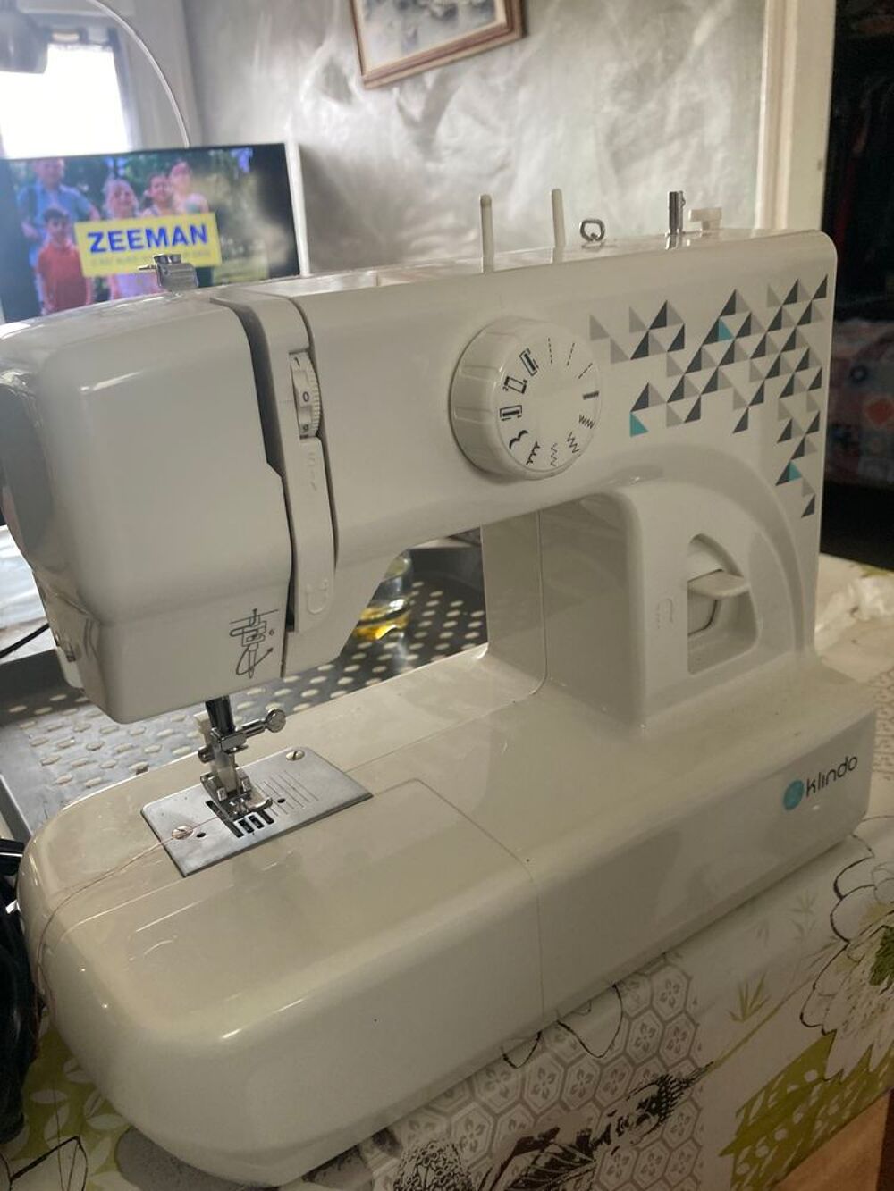 Machine &agrave; coudre presque pas servi tr&egrave;s beau produits Electroménager