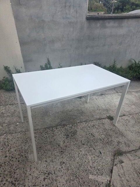 Table IKEA Blanche en acier 20 Chelles (77)