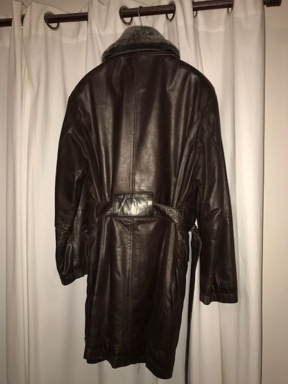 Manteau long en cuir chocolat col fourr&eacute; taille 54 Vêtements