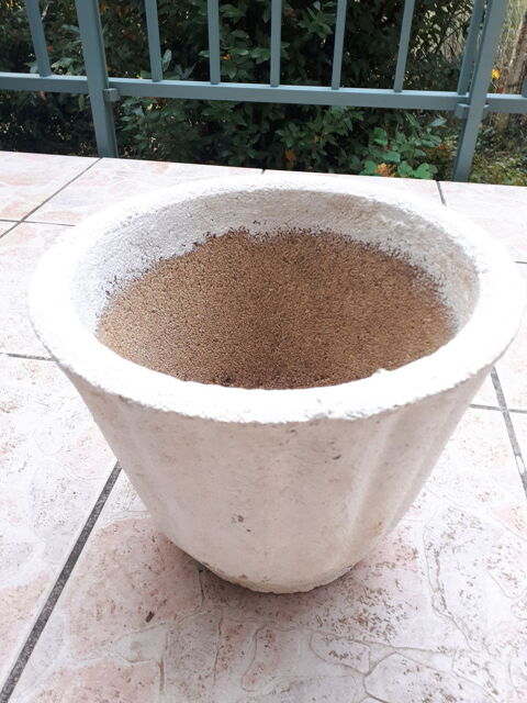 Pot de fleurs en béton 20 Montigny-Lencoup (77)