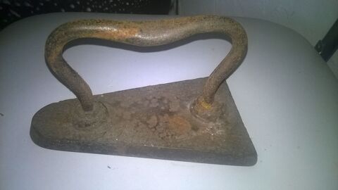 Ancien fer � repasser en fonte
4 Talange (57)