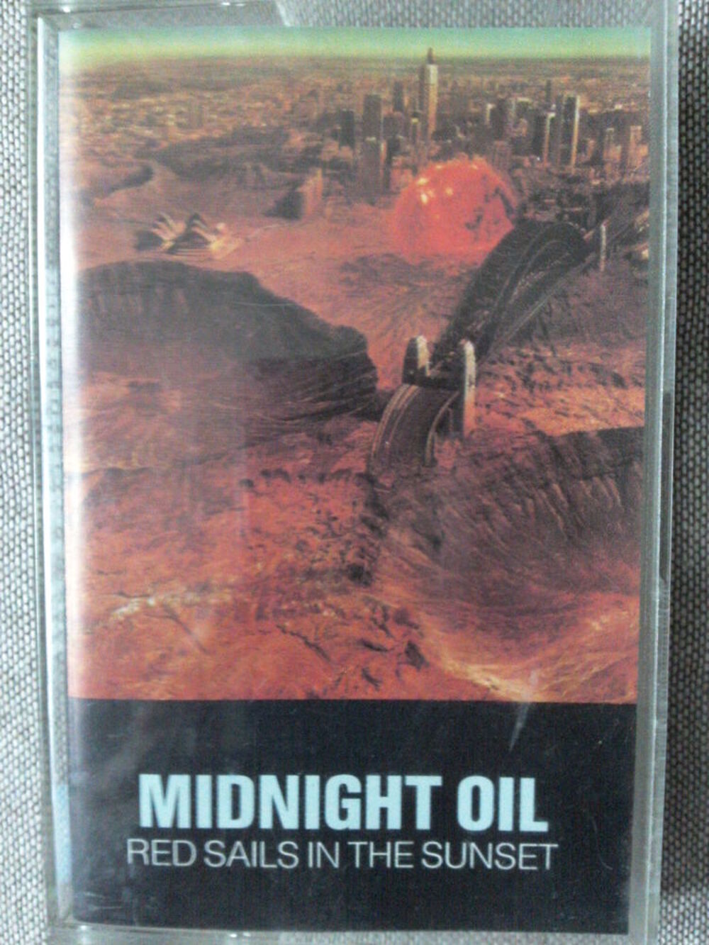 Cassette Midnight Oil Red sails in the sunset CD et vinyles