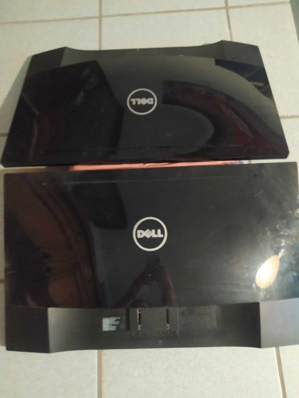 Lot de 2 &eacute;crans PC Dell UltraSharp (sans pieds)
Matériel informatique
