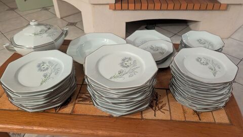 Ensemble vaisselle Limoges  Bleuets 
80 Villemomble (93)