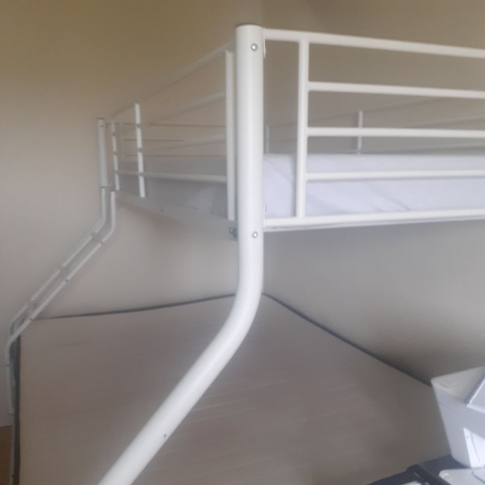 lits superposes avec ses matelas Audio et hifi