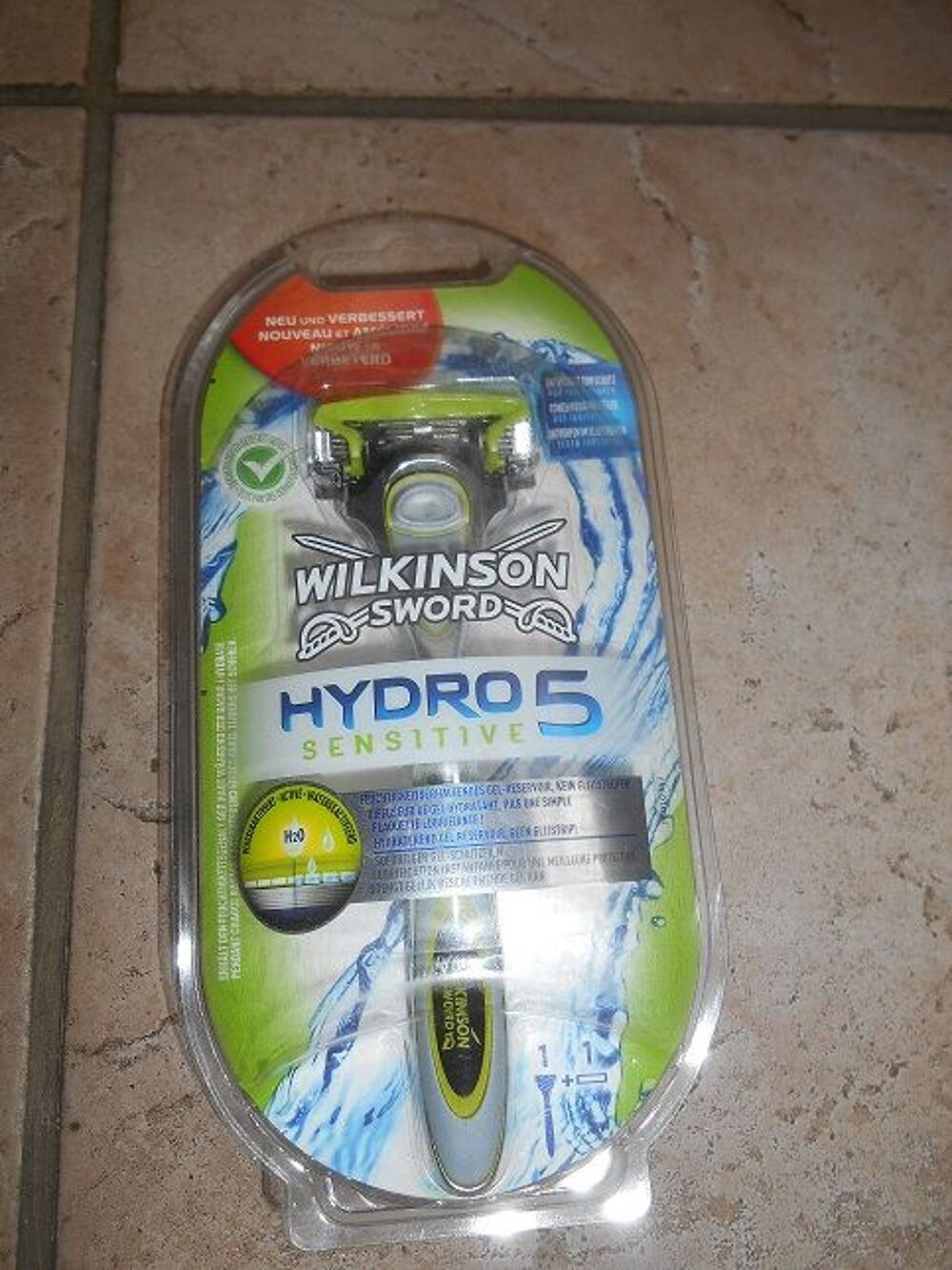 LOT DE DEUX RASOIRS WILKINSON HYDRO 3 ET 5 