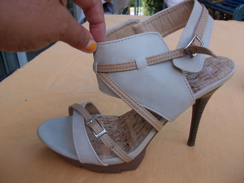 Escarpins Beige la&ccedil;age camel pt 38-neufs Chaussures