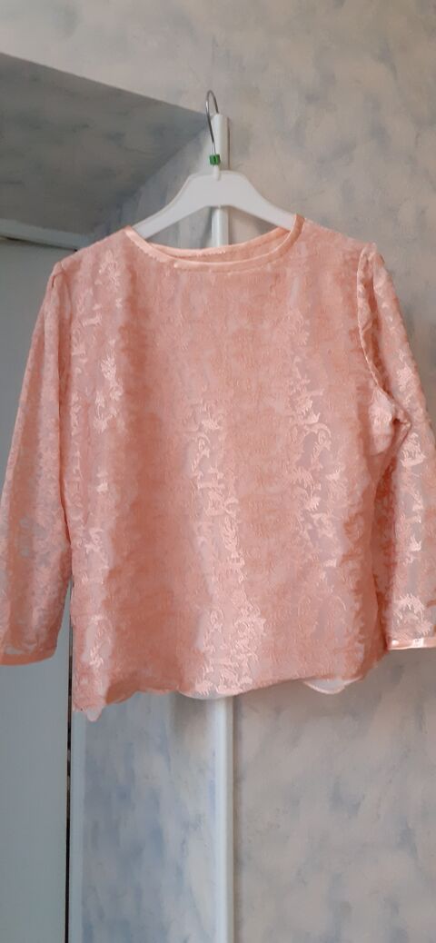 Top en dentelle taille 40 5 Grisolles (82)
