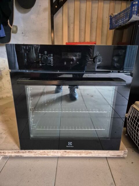 Four encastrable Electrolux Intuit EOE6P41Z 220 Crcy-en-Ponthieu (80)