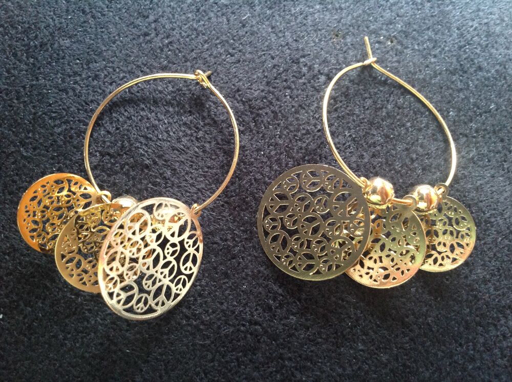 BOUCLES OREILLES DOR&Eacute;E PEACE &amp; LOVE Envoi Possible
Bijoux et montres