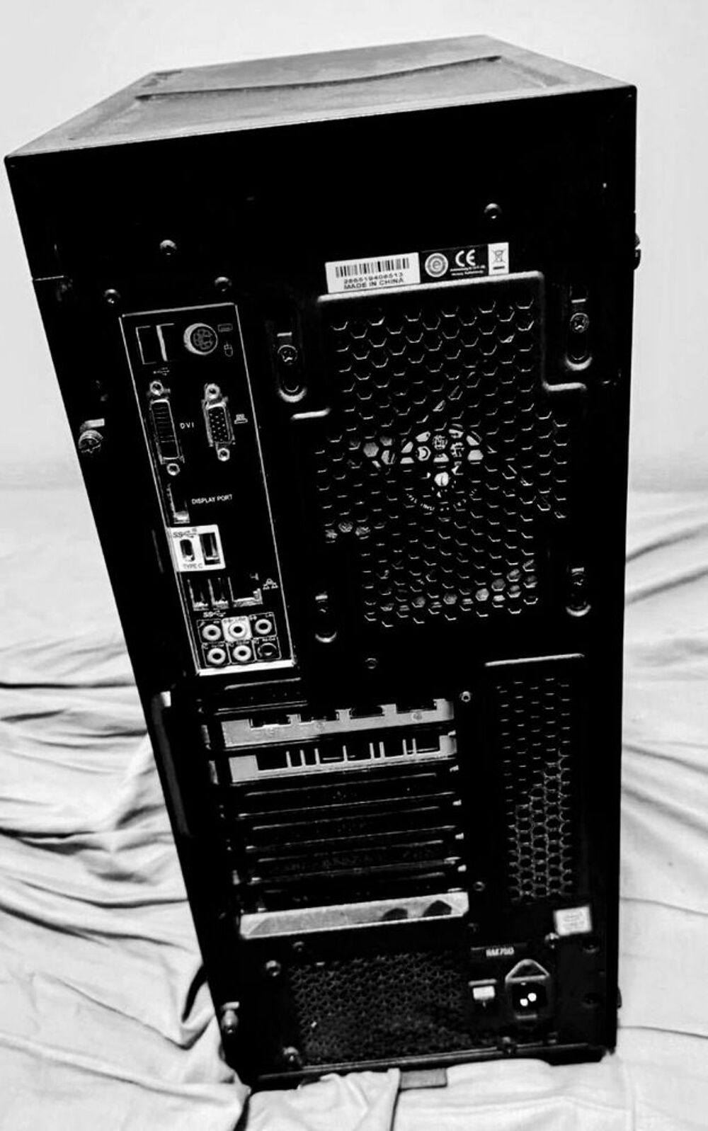 ORDINATEUR MONT&Eacute; PIECE PAR PIECE
RTX 2070
I7 9700K
SSD 500 Matériel informatique